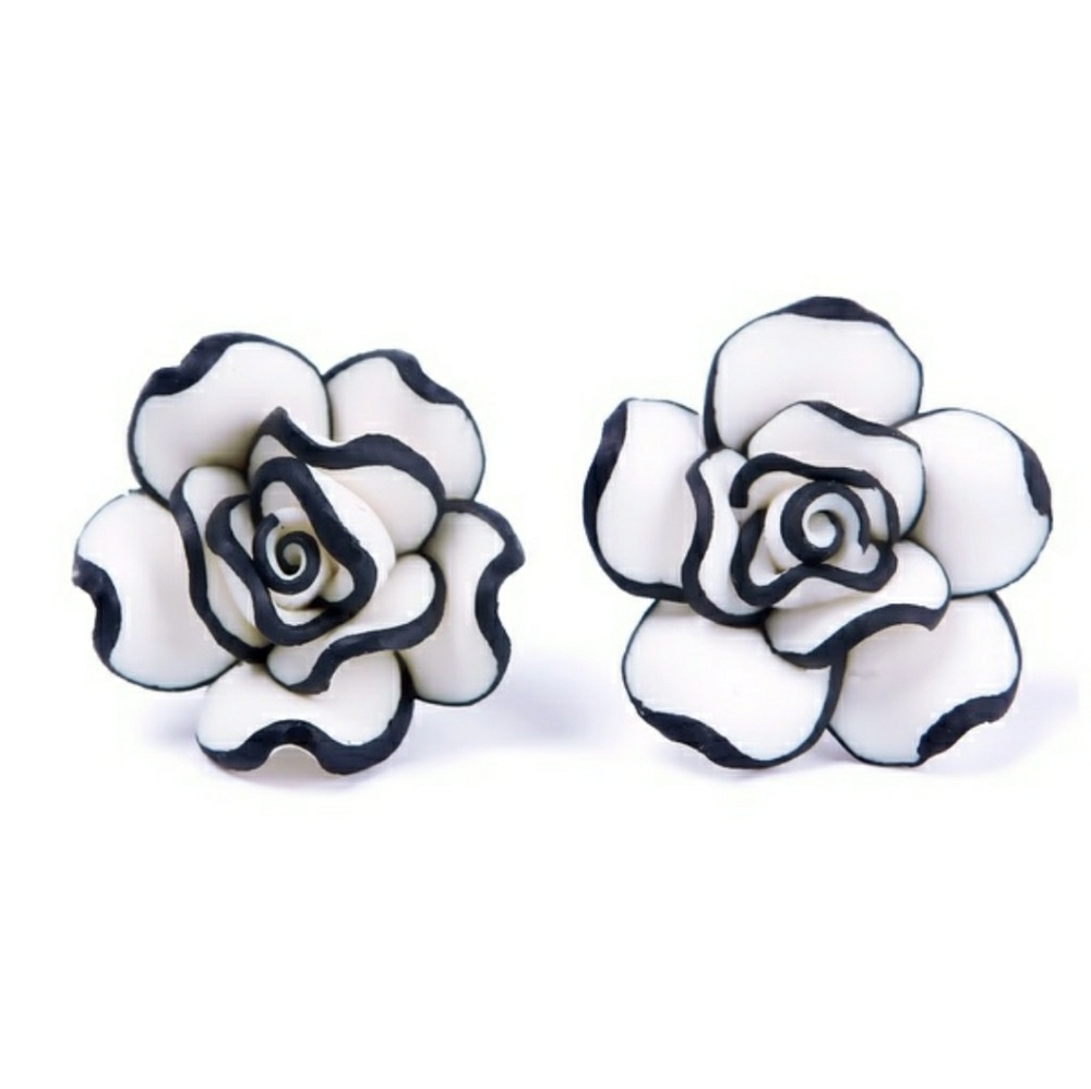 Elegant Black & White Flower Stud Earrings - Picture 3 of 4